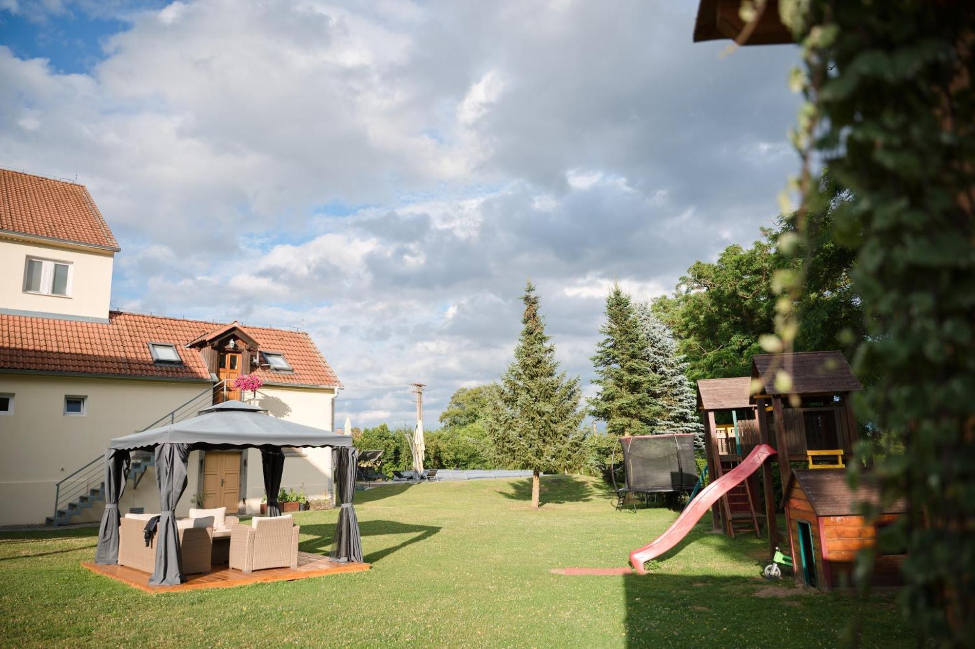 Penzion U Novaku Kozli u Orlika Luaran gambar